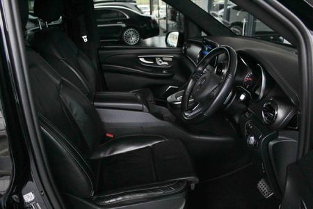 2022-Mercedes-Benz-V-Class-V-300d-Exclusive_19