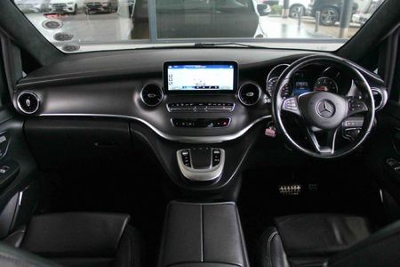 2022-Mercedes-Benz-V-Class-V-300d-Exclusive_6