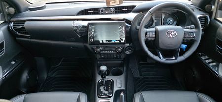 2025-Toyota-Hilux-28-GD-6-RB-Legend-55-4x4-Auto-Double-Cab_5