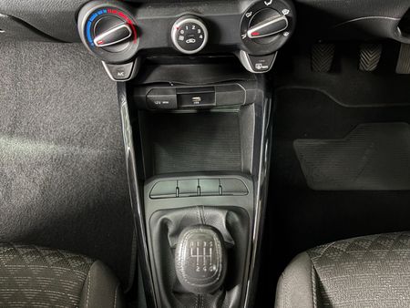 2022-Kia-Rio-14-LS-5-dr_13