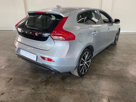 2018-Volvo-V40-T4-R-Design-Auto_25