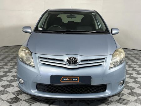 2010-Toyota-Auris-16-XS_15