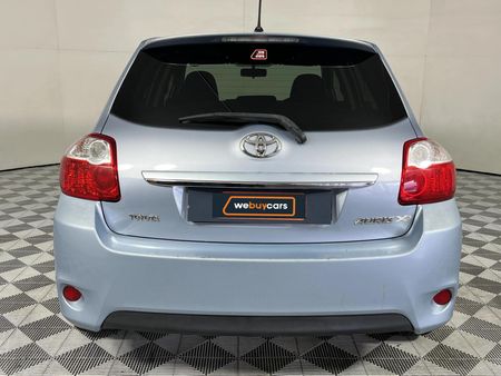 2010-Toyota-Auris-16-XS_18