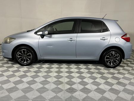 2010-Toyota-Auris-16-XS_19