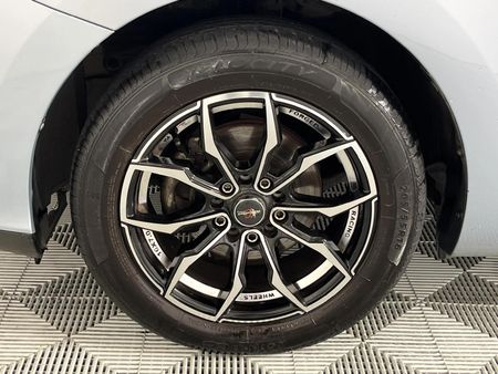 2010-Toyota-Auris-16-XS_4