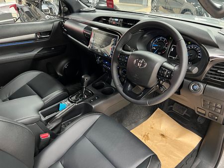 2025-Toyota-Hilux-28-GD-6-RB-Legend-55-4x4-Auto-Double-Cab_12