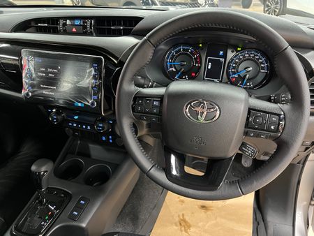 2025-Toyota-Hilux-28-GD-6-RB-Legend-55-4x4-Auto-Double-Cab_14
