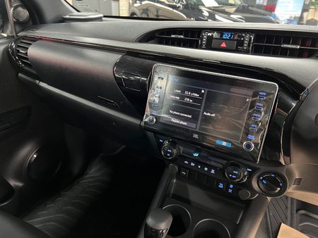 2025-Toyota-Hilux-28-GD-6-RB-Legend-55-4x4-Auto-Double-Cab_15