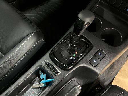 2025-Toyota-Hilux-28-GD-6-RB-Legend-55-4x4-Auto-Double-Cab_16