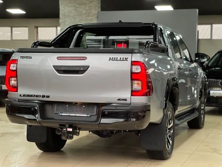 2025-Toyota-Hilux-28-GD-6-RB-Legend-55-4x4-Auto-Double-Cab_6