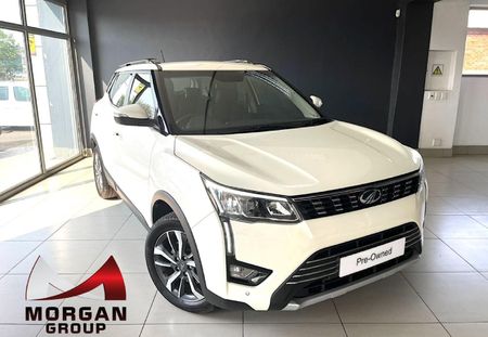 2022-Mahindra-XUV-300-12T-W8_0
