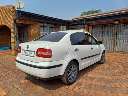 2007-Volkswagen-Polo-Classic-14-Trendline_3