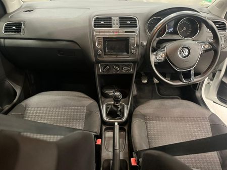 2014-Volkswagen-Polo-GP-12-TSI-Comfortline-66kW_11