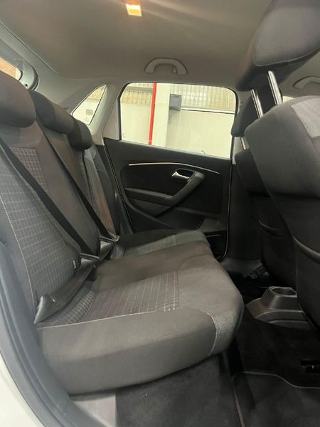 2014-Volkswagen-Polo-GP-12-TSI-Comfortline-66kW_12