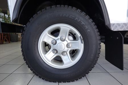 2014-Land-Rover-Defender-110-22D-Station-Wagon_9