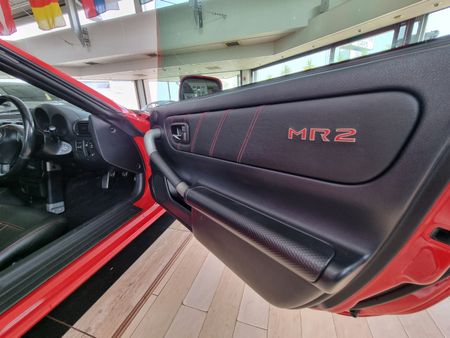 2001-Toyota-MR2-Roadster-18-Hard-Top_10