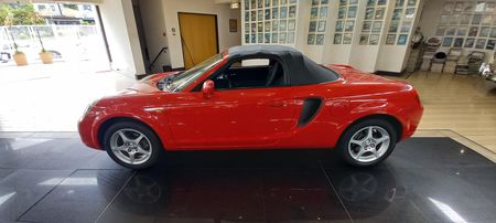 2001-Toyota-MR2-Roadster-18-Hard-Top_25
