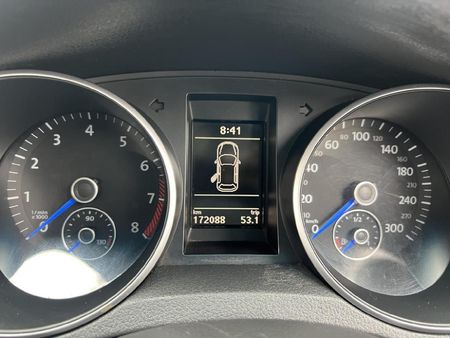 2012-Volkswagen-Golf-VI-20-TSI-R-Auto_9