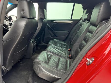 2012-Volkswagen-Golf-VI-20-TSI-R-Auto_11