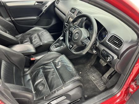 2012-Volkswagen-Golf-VI-20-TSI-R-Auto_13