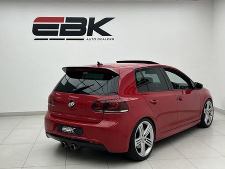 2012-Volkswagen-Golf-VI-20-TSI-R-Auto_5