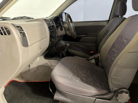 2006-Isuzu-KB-240i-Double-Cab-LE_8