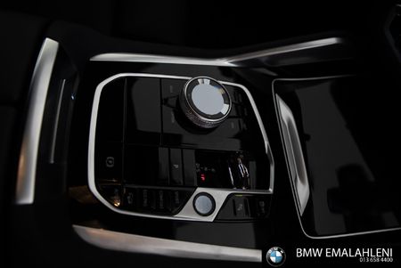 2025-BMW-X6-M60i_5