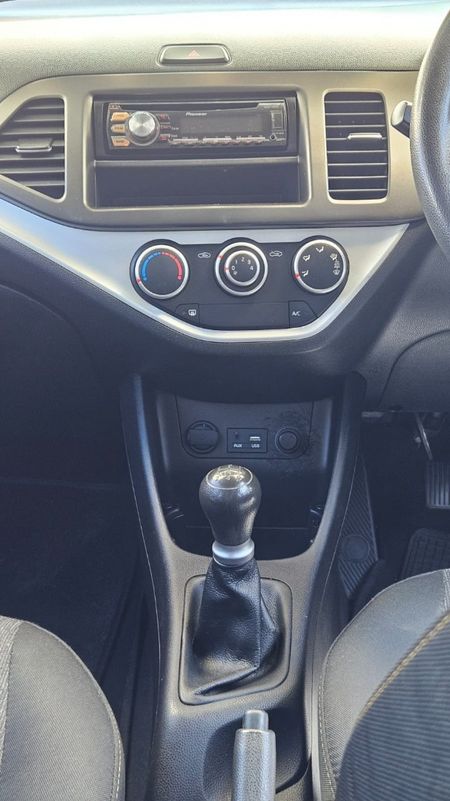 2015-Kia-Picanto-10-LS_13