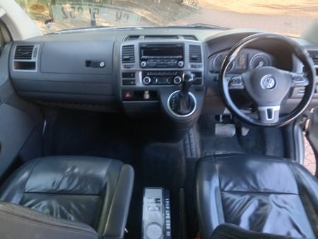 2012-Volkswagen-Caravelle-2012-VW-CARAVELLE-T5-20-BiTDI_5