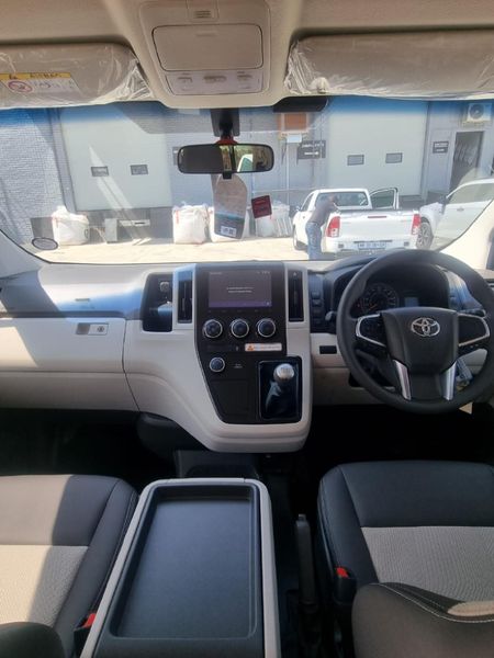 2025-Toyota-Quantum-28-GL-11-seat_6