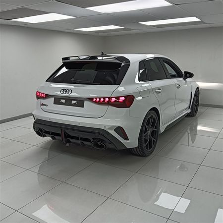 2025-Audi-RS3-Sportback-Quattro-Stronic-Carbon-Edition_12
