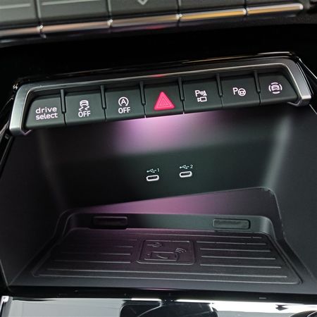 2025-Audi-RS3-Sportback-Quattro-Stronic-Carbon-Edition_32