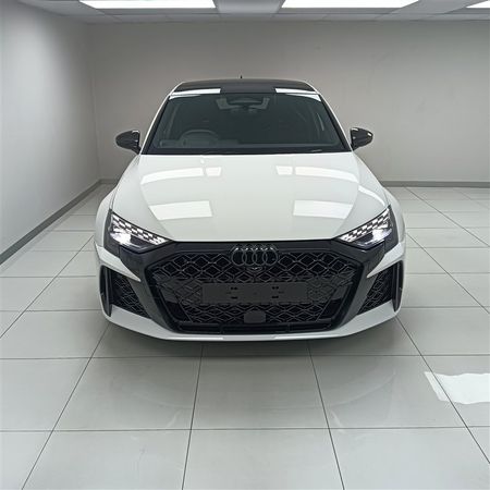 2025-Audi-RS3-Sportback-Quattro-Stronic-Carbon-Edition_4