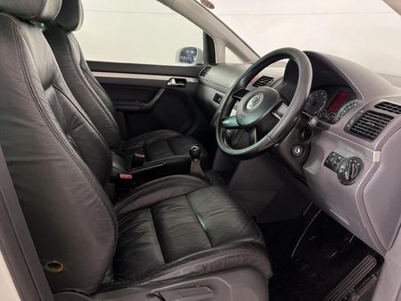 2007-Volkswagen-Touran-20-FSI_9