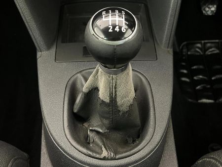 2007-Volkswagen-Touran-20-FSI_10