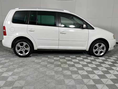 2007-Volkswagen-Touran-20-FSI_16