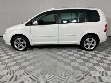 2007-Volkswagen-Touran-20-FSI_18