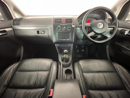2007-Volkswagen-Touran-20-FSI_1