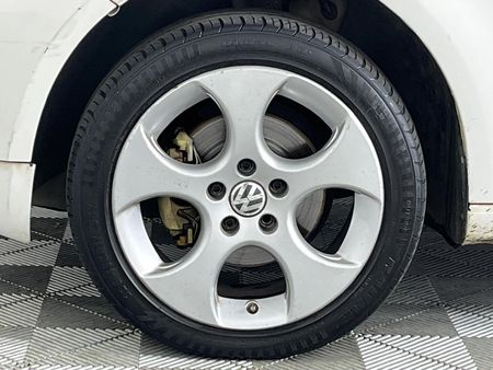 2007-Volkswagen-Touran-20-FSI_4