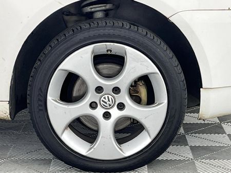 2007-Volkswagen-Touran-20-FSI_5