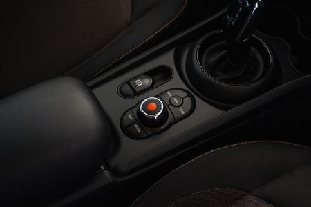 2020-MINI-Clubman-Cooper-Auto_9