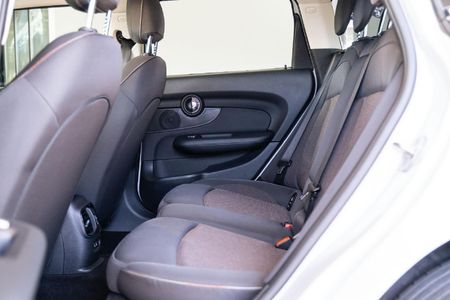 2020-MINI-Clubman-Cooper-Auto_17