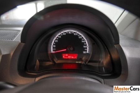 2020-Volkswagen-Up-Take-Up-10-5-dr_2