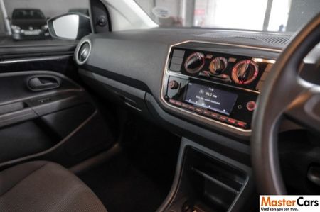 2020-Volkswagen-Up-Take-Up-10-5-dr_4