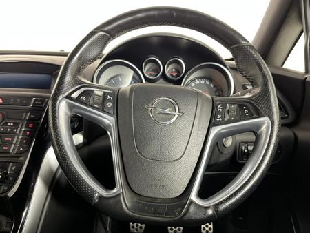 2014-Opel-Astra-20T-OPC_11
