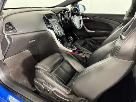 2014-Opel-Astra-20T-OPC_7