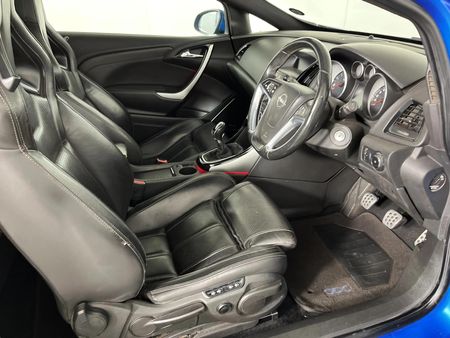 2014-Opel-Astra-20T-OPC_8