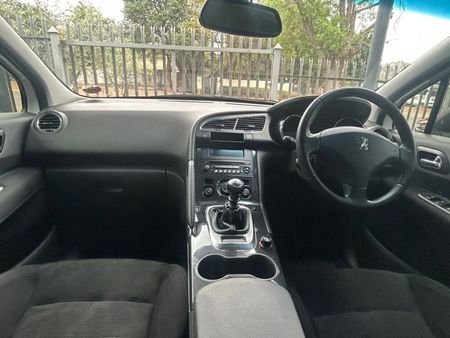 2010-Peugeot-3008-16-THP-Premium_9