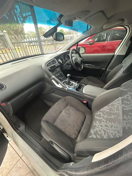 2010-Peugeot-3008-16-THP-Premium_10