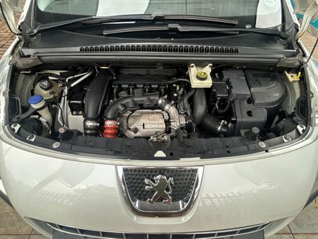 2010-Peugeot-3008-16-THP-Premium_8